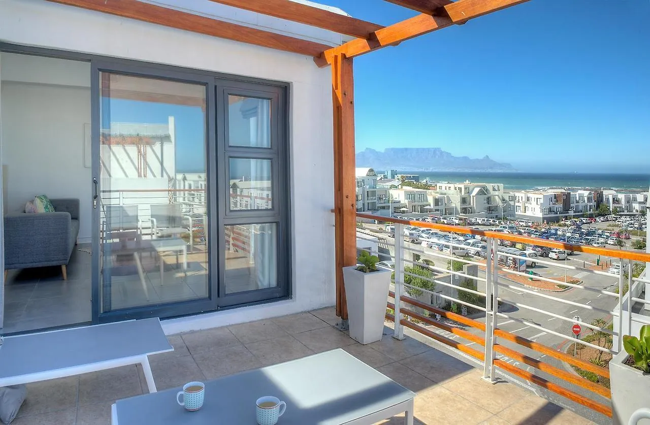 Azure 216 Apartment Bloubergstrand 0*,